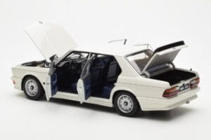 BMW M535i E28 Alpine Wit AUTOart 1:18 75161 Metaal — afbeelding 5 van 10