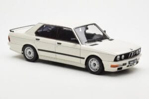 BMW M535i E28 Alpine Wit AUTOart 1:18 75161 Metaal — afbeelding 6 van 10