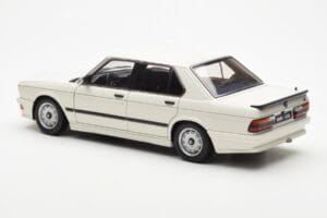 BMW M535i E28 Alpine Wit AUTOart 1:18 75161 Metaal — afbeelding 7 van 10