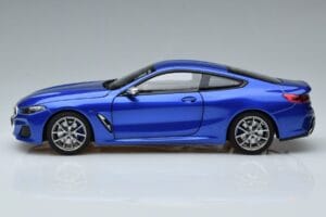 BMW M850i G15 Blauw Metallic Norev 1:18 183286 Metaal — afbeelding 4 van 7