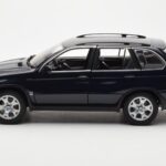 BMW X5 4.4i E53 Donker Blauw Kyosho 1:18 - image 4 of 8