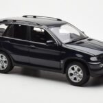 BMW X5 4.4i E53 Donker Blauw Kyosho 1:18 - image 6 of 8