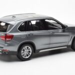 BMW X5 F15 Space Grijs Paragon 1:18 - image 3 of 8