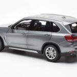 BMW X5 F15 Space Grijs Paragon 1:18 - image 7 of 8