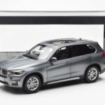 BMW X5 F15 Space Grijs Paragon 1:18 - image 8 of 8
