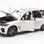 BMW X5 G05 Wit Paragon 1:18 - image 2 of 8