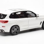 BMW X5 G05 Wit Paragon 1:18 - image 3 of 8
