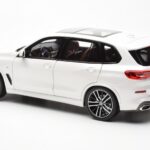 BMW X5 G05 Wit Paragon 1:18 - image 7 of 8