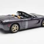 Chevrolet Corvette C5 Cabriolet Paars Parel Metallic UT Models 1:18 - image 2 of 6