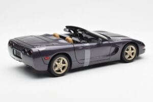 Chevrolet Corvette C5 Cabriolet Paars Parel Metallic UT Models 1:18 21010 Metaal — afbeelding 2 van 6