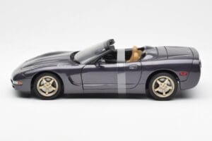 Chevrolet Corvette C5 Cabriolet Paars Parel Metallic UT Models 1:18 21010 Metaal — afbeelding 3 van 6