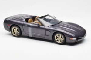 Chevrolet Corvette C5 Cabriolet Paars Parel Metallic UT Models 1:18 21010 Metaal — afbeelding 4 van 6