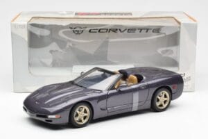Chevrolet Corvette C5 Cabriolet Paars Parel Metallic UT Models 1:18 21010 Metaal — afbeelding 6 van 6