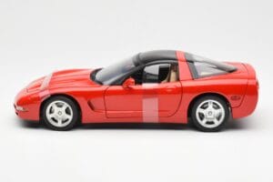 Chevrolet Corvette C5 Hardtop Rood UT Models 1:18 21041 Metaal — afbeelding 3 van 6