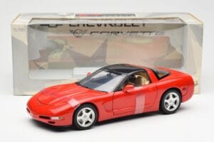 Chevrolet Corvette C5 Hardtop Rood UT Models 1:18 21041 Metaal — afbeelding 6 van 6