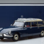 Citroen ID 19 Break Orient Blauw Norev 1:18 - image 9 of 9