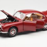 Daimler 250 V8 Rood Paragon 1:18 PA-98312 - image 2 of 8