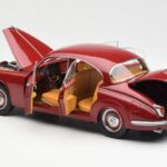 Daimler 250 V8 Rood Paragon 1:18 PA-98312 - image 5 of 8