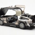 DeLorean DMC-12 Time Machine Back to the Future Zilver Sun Star 1:18 - image 7 of 8