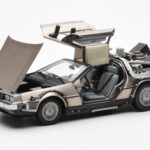 DeLorean DMC-12 Time Machine Back to the Future Zilver Sun Star 1:18 - image 8 of 8