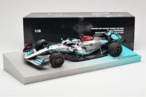 Mercedes AMG Petronas W13 E Performance #63 G. Russell Brazilian GP 1st Win 2022 Minichamps 1:18 113222163 Hars — afbeelding 4 van 4