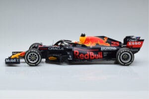 Red Bull Racing RB16B #33 M. Verstappen Abu Dhabi GP F1 World Champion 2021 Minichamps 1:18 110212333 Metaal — afbeelding 3 van 6