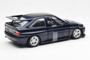 Ford Escort RS Cosworth Blauw Metallic UT Models 1:18 180082101-R1 Metaal — afbeelding 5 van 6