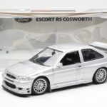 Ford Escort RS Cosworth Straatversie Zilver UT Models 1:18 - image 2 of 6