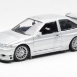 Ford Escort RS Cosworth Straatversie Zilver UT Models 1:18