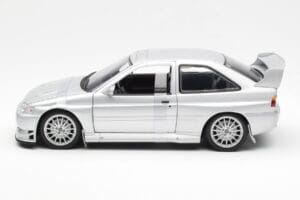 Ford Escort RS Cosworth Straatversie Zilver UT Models 1:18 22706 Metaal — afbeelding 3 van 6