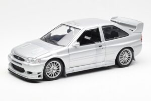 Ford Escort RS Cosworth Straatversie Zilver UT Models 1:18