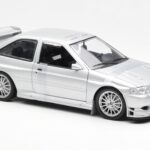 Ford Escort RS Cosworth Straatversie Zilver UT Models 1:18 - image 6 of 6