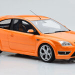 Ford Focus Mk2 ST 2.5 Electric Oranje Otto 1:18 - image 4 of 6