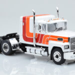 Ford LTL 9000 Wit Rood Oranje IXO 1:43 - image 3 of 5