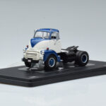GMC 950 COE Blauw Wit IXO 1:43