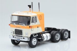 GMC Astro 95 Beige Wit IXO 1:43 TR167