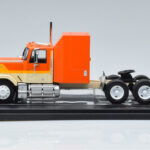 GMC General Oranje IXO 1:43 TR129 - image 3 of 6