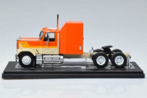 GMC General Oranje IXO 1:43 TR129 Metaal — afbeelding 3 van 6