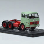 Henschel HS 19 TS Groen IXO 1:43 - image 4 of 6