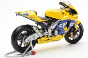 Honda RC211V Pramac Pons #3 M. Biaggi MotoGP 2003 Minichamps 1:12 122037103 Metaal — afbeelding 3 van 4