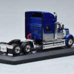 International Lonestar Blauw IXO 1:43 TR118 - image 2 of 6
