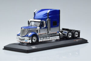 International Lonestar Blauw IXO 1:43 TR118