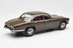 Jaguar XJ6 Series 1 4.2 Sable Bruin Paragon 1:18 2011004 Metaal — afbeelding 3 van 8