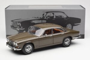 Jaguar XJ6 Series 1 4.2 Sable Bruin Paragon 1:18 2011004 Metaal — afbeelding 8 van 8