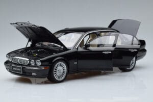 Jaguar XJ6 X350 Ebony Zwart Almost Real 1:18 810501 Metaal — afbeelding 2 van 11