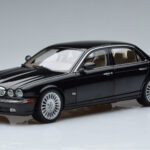 Jaguar XJ6 X350 Ebony Zwart Almost Real 1:18