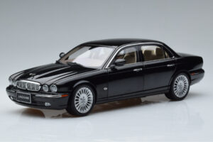 Jaguar XJ6 X350 Ebony Zwart Almost Real 1:18
