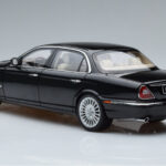 Jaguar XJ6 X350 Ebony Zwart Almost Real 1:18 - image 6 of 11