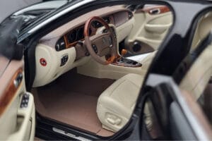 Jaguar XJ6 X350 Ebony Zwart Almost Real 1:18 810501 Metaal — afbeelding 7 van 11