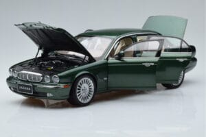 Jaguar XJ6 X350 Racing Groen Almost Real 1:18 810502 Metaal — afbeelding 2 van 13